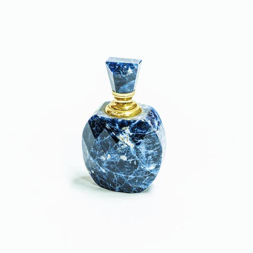 Flakonek (rozprašovač) na parfém ze sodalitu